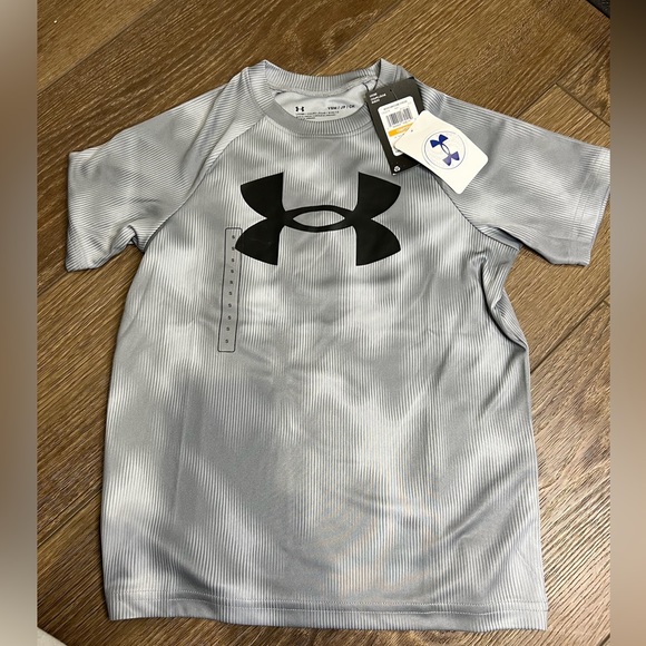 Under Armour Other - Under Armour Boys Gray Stripe tshirt size small